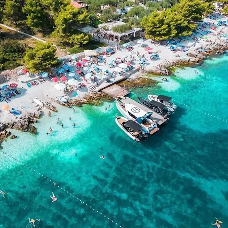 Mr * Kastela